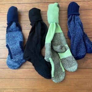 4 Pair of Men’s Ski Socks Size 9-10